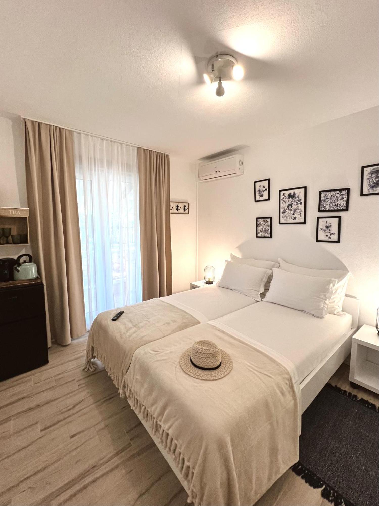 Apartments Coco Хвар Экстерьер фото