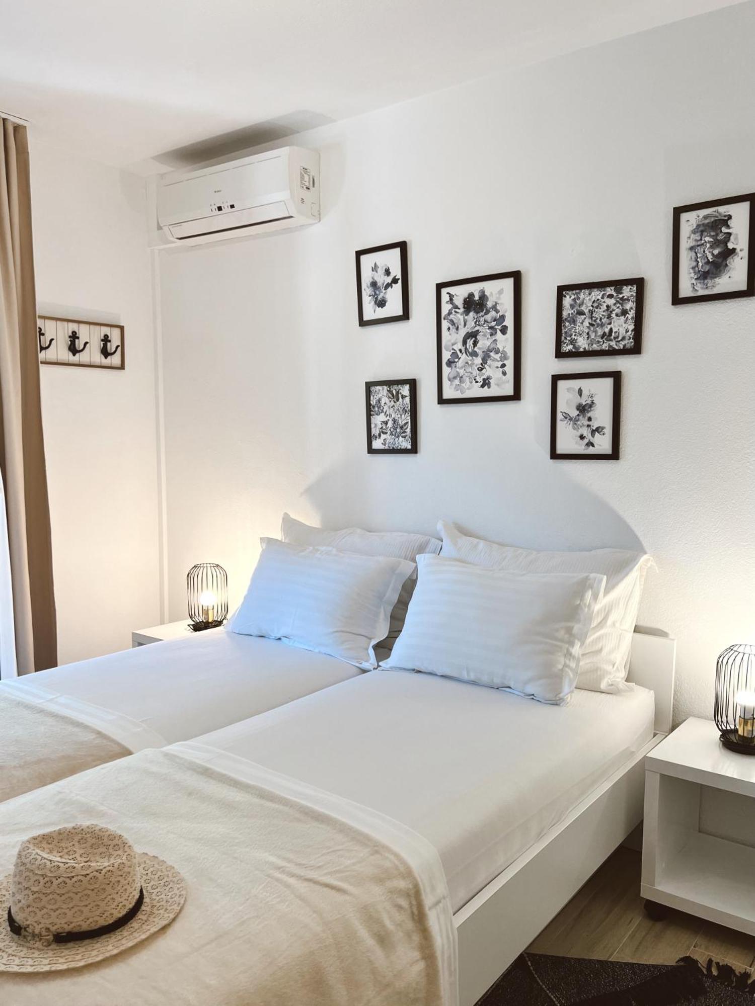 Apartments Coco Хвар Экстерьер фото