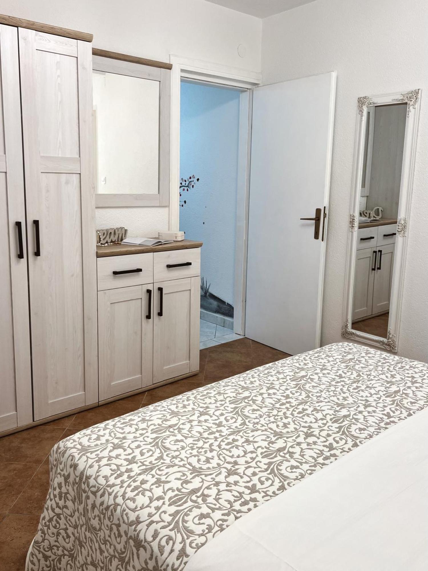 Apartments Coco Хвар Экстерьер фото