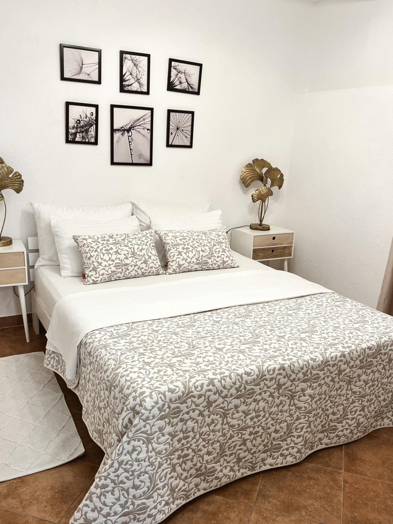 Apartments Coco Хвар Экстерьер фото